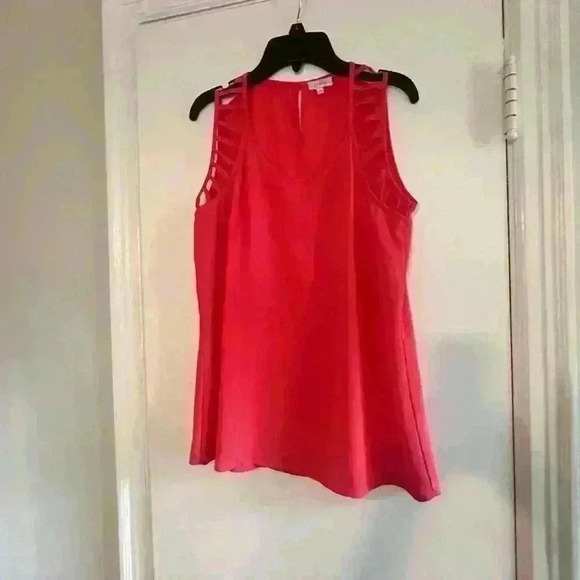 Pixley. Sleeveless blouse. Salmon with cutout accents - Picture 5 of 5